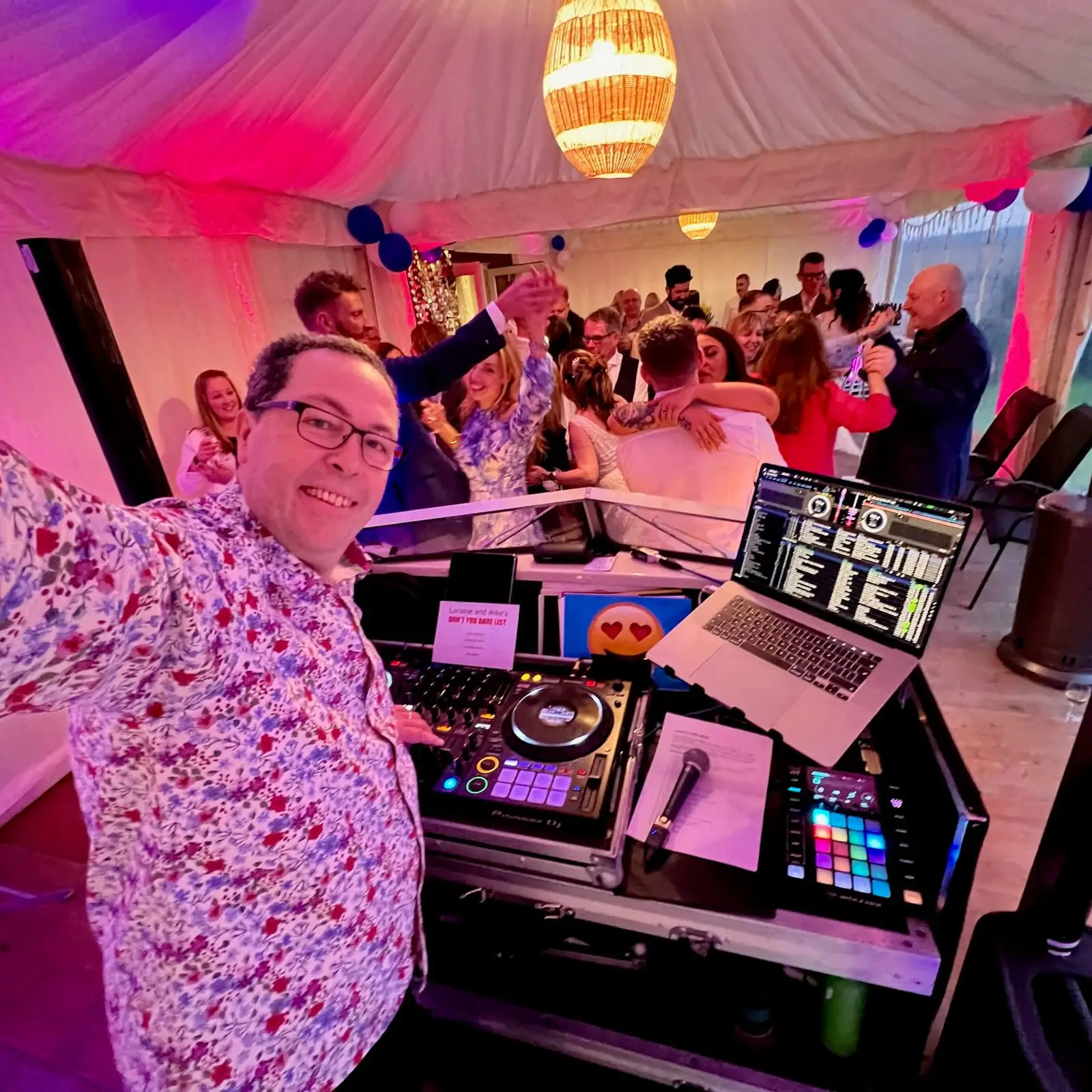 How to Find a Wedding DJ