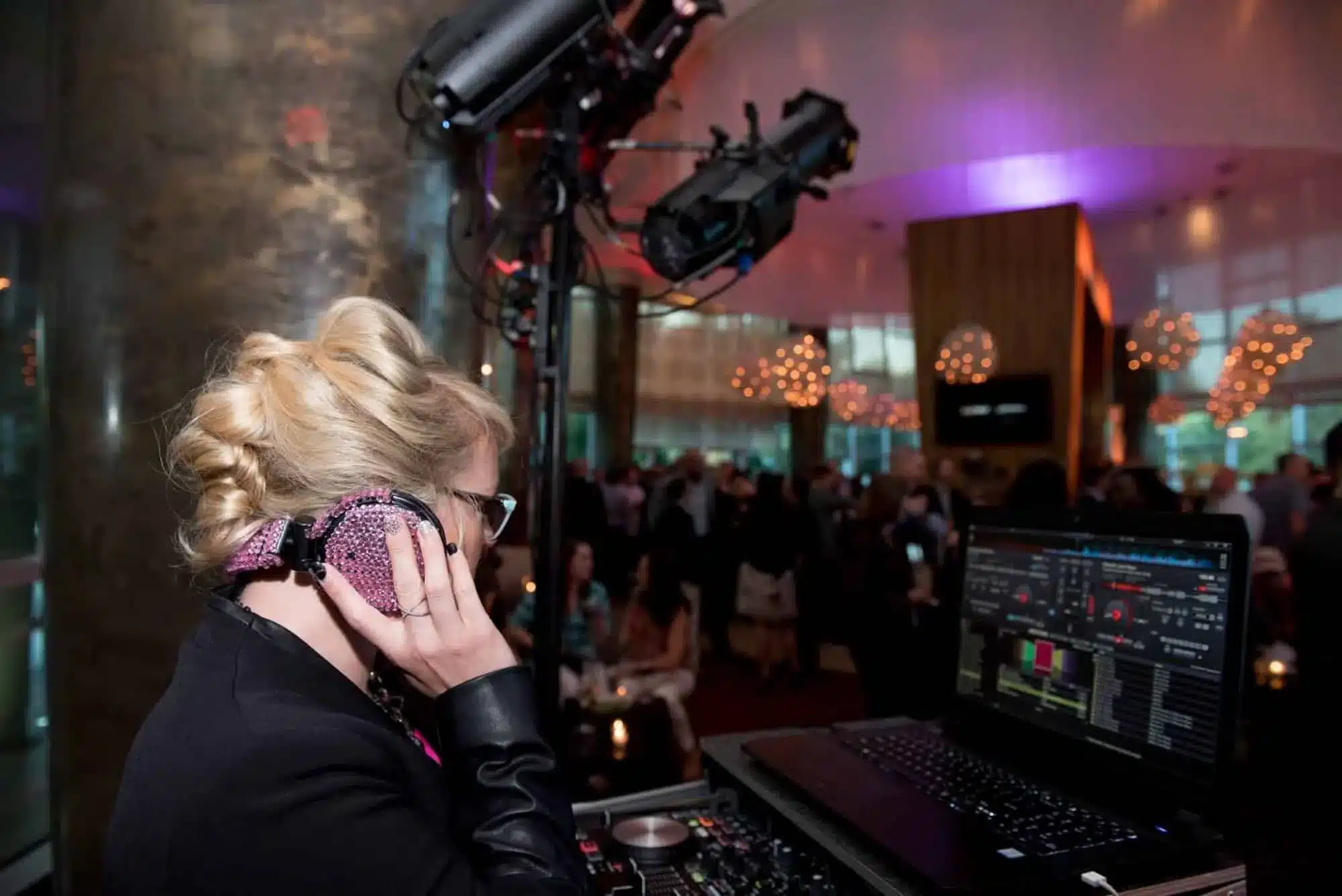 Tips on Maintaining Professionalism as a Corporate Event DJ