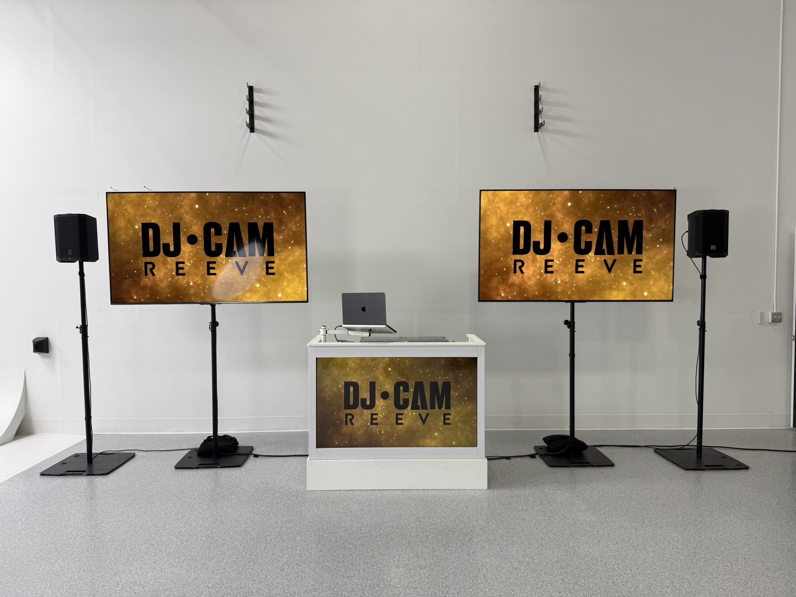 Karaoke DJ Cam Reeve